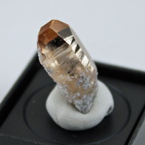 Topaz_crystal_a